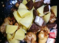 香菇土豆炖鸡翅根(快手菜)的做法图解2
