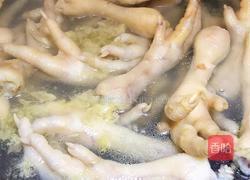 黄豆煲鸡脚的做法图解1