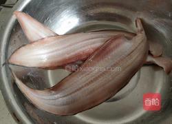 炸大踏板鱼的做法图解2