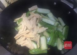 丝瓜炖腐竹的做法图解5