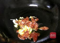 香肠炒平菇的做法图解5