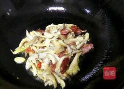 香肠炒平菇的做法图解6