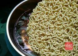 香菇虾仁面的做法图解6