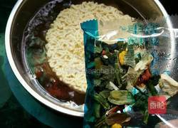 香菇虾仁面的做法图解7