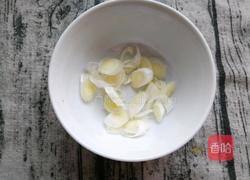 鱿鱼烧白菜的做法图解2