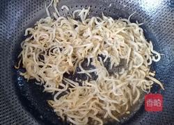 小银鱼炒花生米的做法图解5