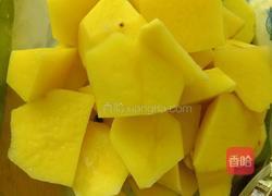 鸡叉骨炖土豆的做法图解3