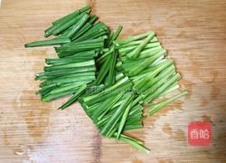 虾菇干炒韭菜的做法图解4