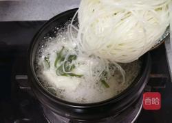 砂锅花甲米线的做法图解4
