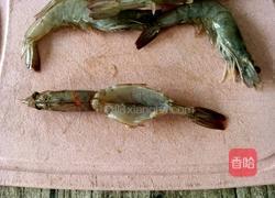 蒜蓉粉丝蒸开背虾的做法图解2