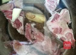 香甜营养好喝的胡萝卜玉米红枣枸杞龙骨汤的做法图解1