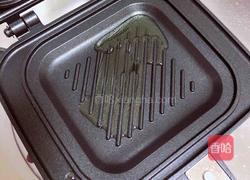 爆浆芝士蟹肉三明治(5分钟快手餐)的做法图解2