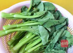 Illustration of how to make boiled Cantonese cabbage 1