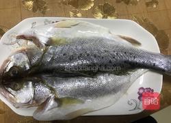 蒜香海鲈鱼的做法图解1