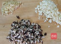 香菇辣椒酱的做法图解1