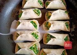 韭菜虾皮鸡蛋锅贴的做法图解16