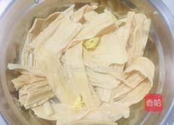 娃娃菜腐竹烧丸子的做法图解2