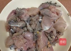 青椒炒田鸡的做法图解1