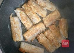 家常油煎刀鱼段的做法图解6