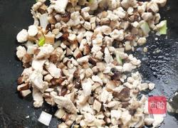 香菇炸酱面的做法图解2