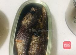 豆豉鲮鱼炒黄豆芽的做法图解2