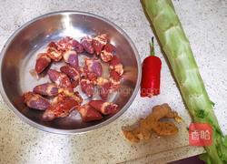 鸡心炒莴笋的做法图解1