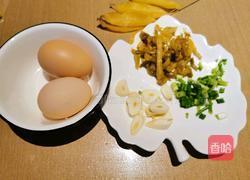 榨菜炒鸡蛋的做法图解1
