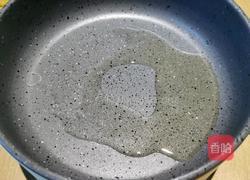 榨菜炒鸡蛋的做法图解3