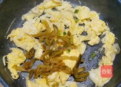 榨菜炒鸡蛋的做法图解6