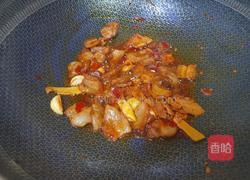 五花肉木耳炒黄花菜的做法图解6