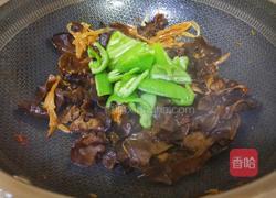 五花肉木耳炒黄花菜的做法图解9