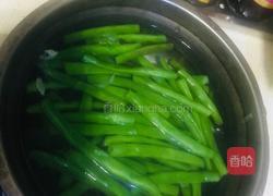 青红椒丝炒四季豆（绝代双椒大战绿林好汉）的做法图解2