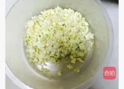 Recipe for Stir-fried Green Beans with Shredded Green and Red Peppers (Peerless Double Peppers vs.Green Forest Heroes) 3