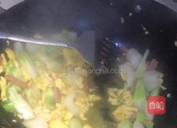 鸡蛋儿菜炒火腿肠的做法图解6