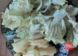 猪肉白菜土豆炖粉条的做法图解2