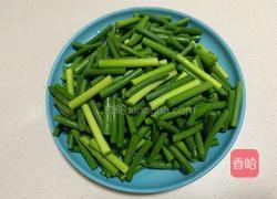 蒜苔炒肉的做法图解1
