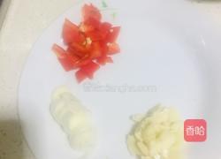 西芹洋葱炒鸡蛋的做法图解1