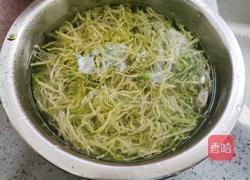 炝拌白萝卜丝的做法图解4