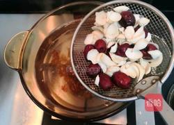 桃胶红枣百合汤的做法图解11