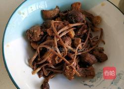 姬松茸茶树菇炖鸡腿的做法图解3