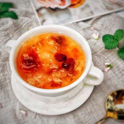 养颜润肺汤（蔓越莓桃胶银耳雪梨汤）的做法[图]