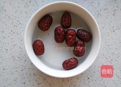 红枣桂圆双耳汤的做法图解4