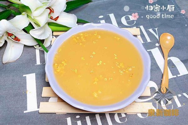 白果莲藕银耳汤（健脾养颜）