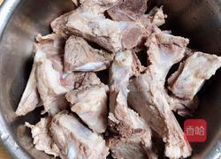 板栗萝卜排骨汤(健脾补肾)的做法图解3