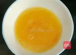 Illustration of how to make mushroom, seaweed and egg drop soup 6