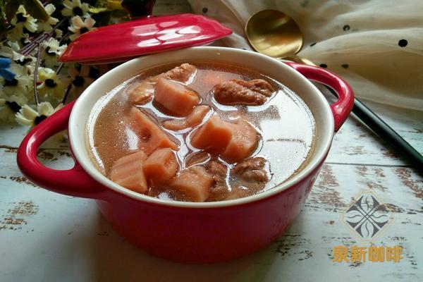 香菇胡萝卜莲藕排骨汤