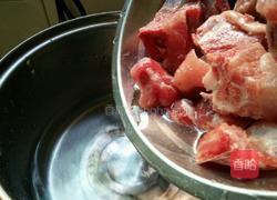 香菇胡萝卜莲藕排骨汤的做法图解4