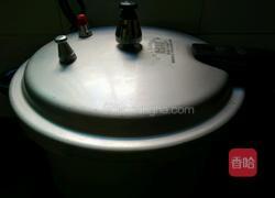 香菇胡萝卜莲藕排骨汤的做法图解10