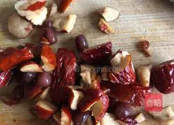 Illustration of how to make red dates and sticky bean buns 1