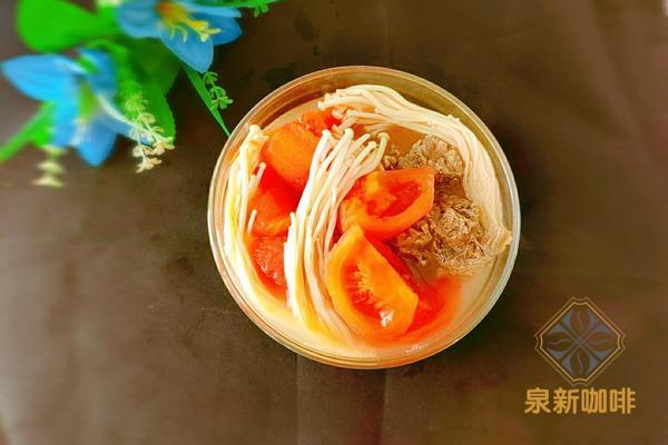 金针菇番茄椰汁牛骨汤
